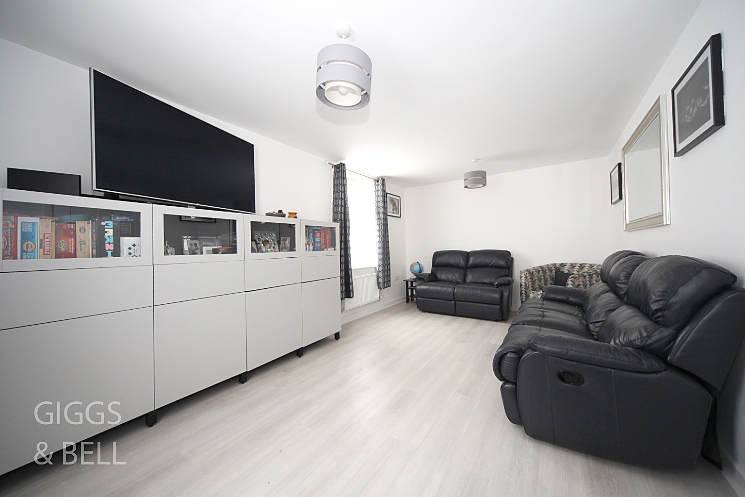 3 bed detached house for sale, Luton 4