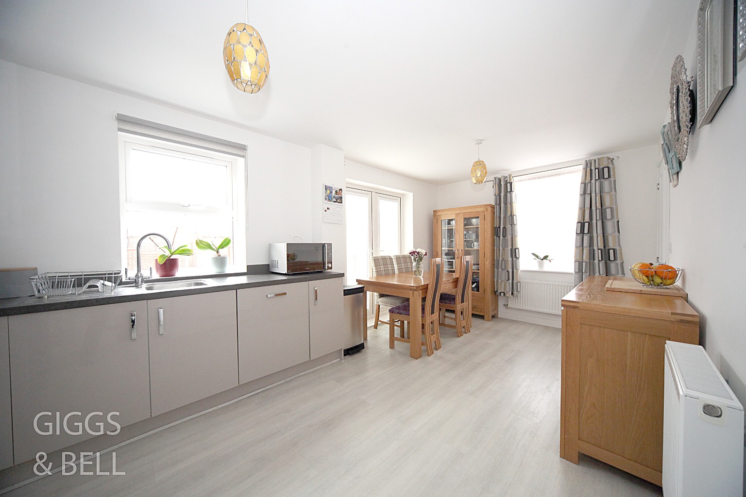 3 bed detached house for sale, Luton  - Property Image 4