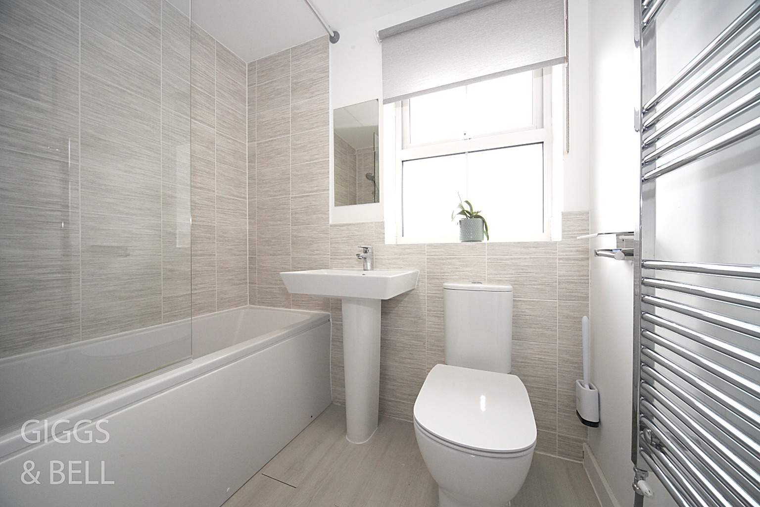 3 bed detached house for sale, Luton 14