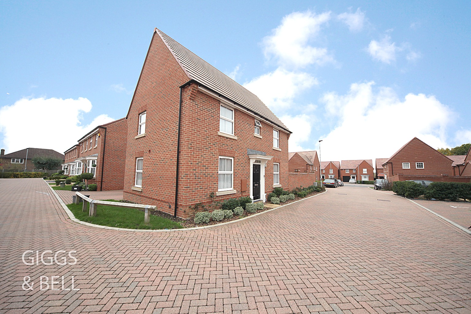 3 bed detached house for sale, Luton 19