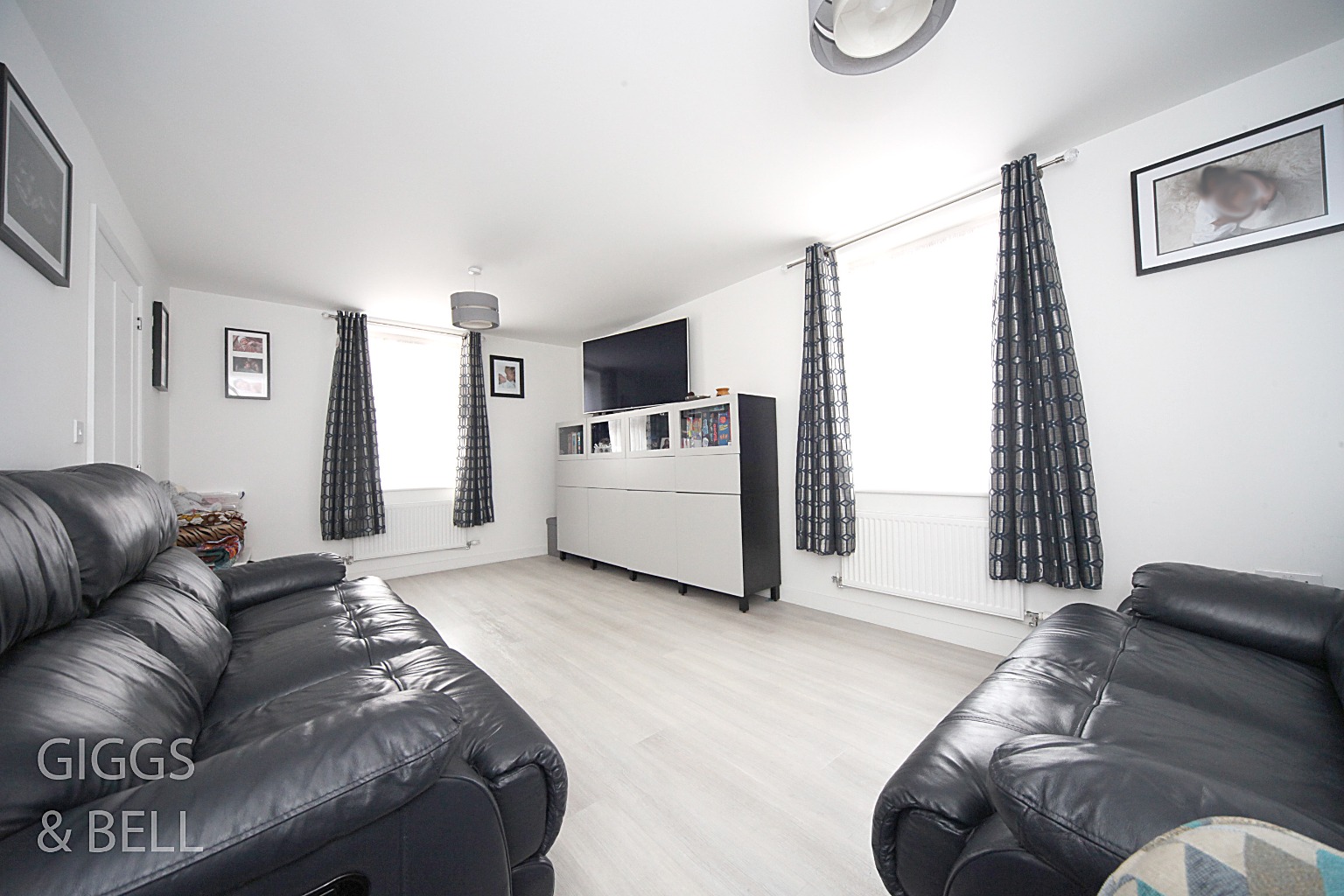 3 bed detached house for sale, Luton 5