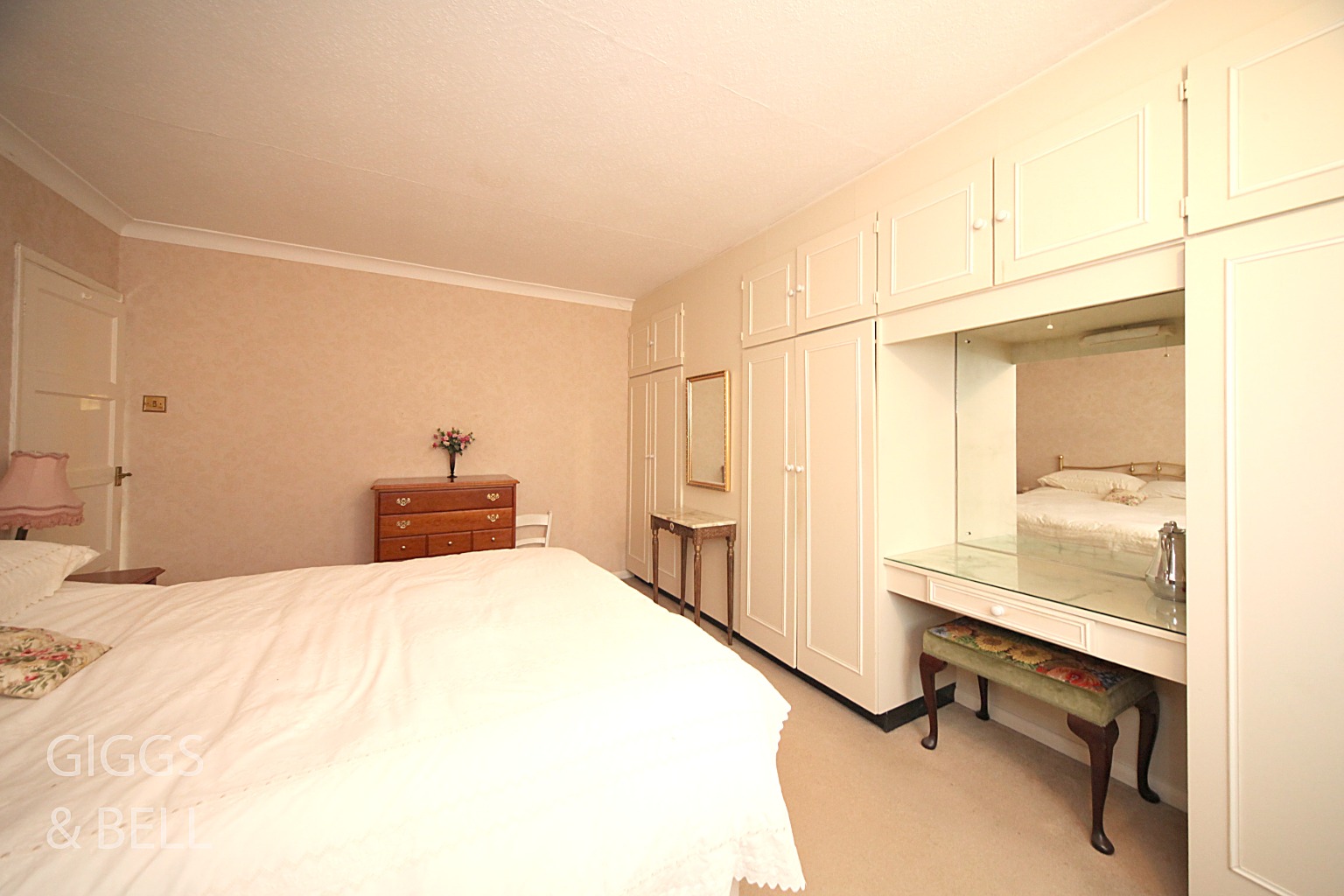 4 bed semi-detached house for sale in Bushmead Road, Luton  - Property Image 11