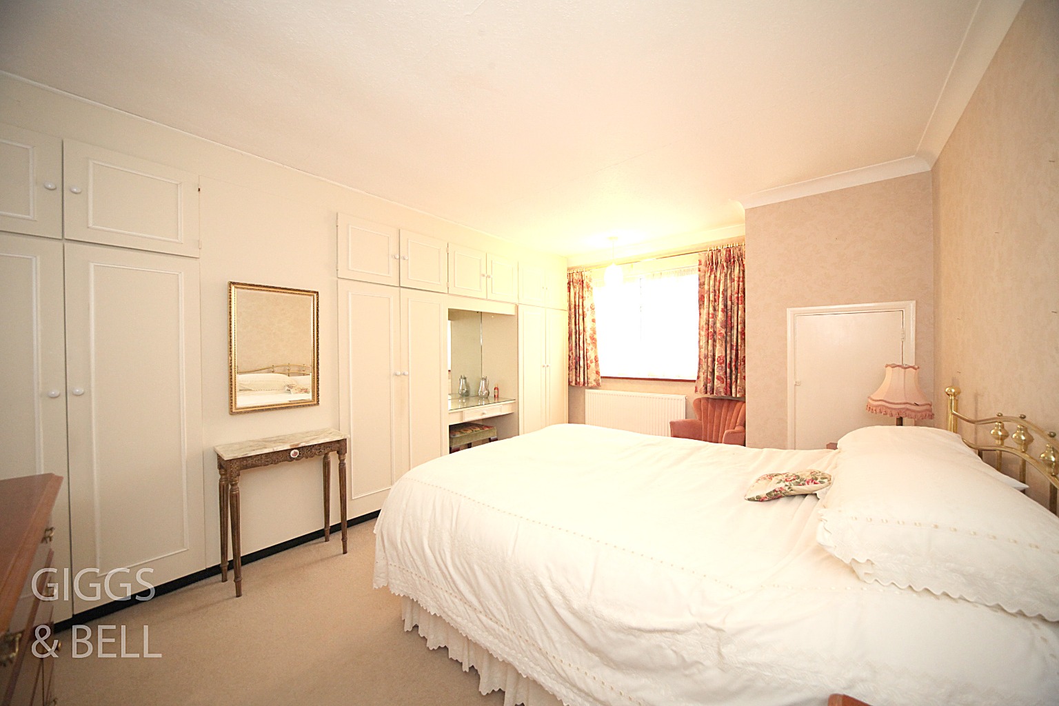 4 bed semi-detached house for sale in Bushmead Road, Luton  - Property Image 10