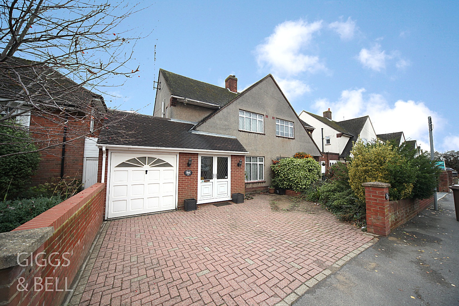 4 bed semi-detached house for sale in Bushmead Road, Luton, LU2 