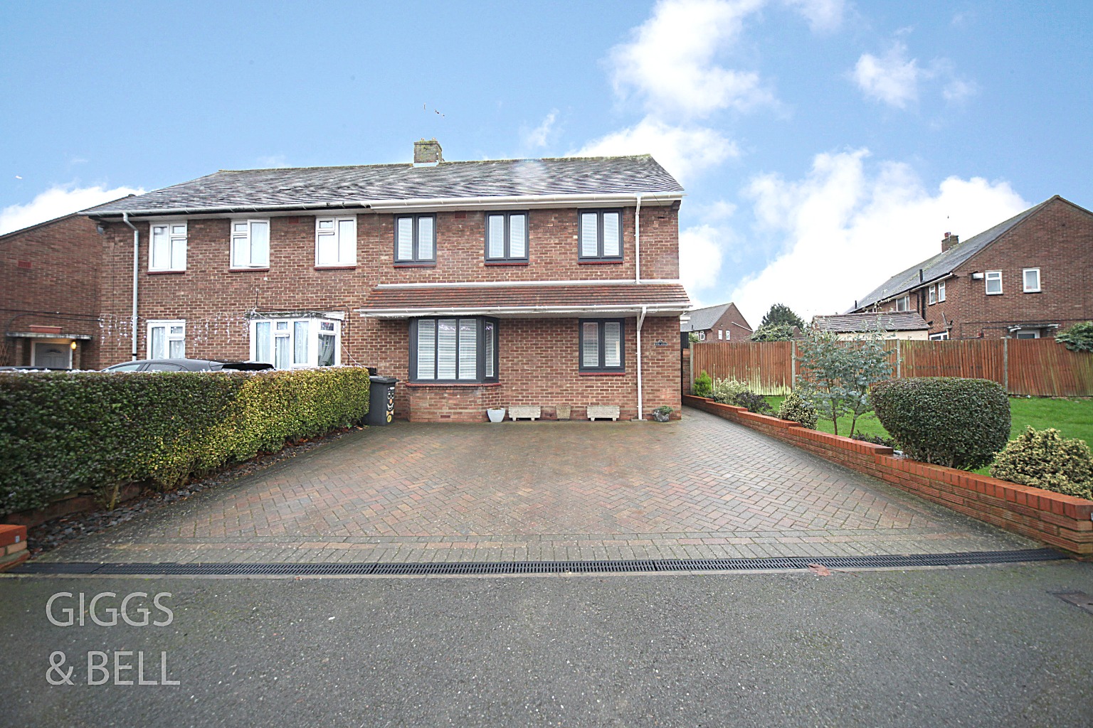 3 bed semi-detached house for sale in Exton Avenue, Luton  - Property Image 1