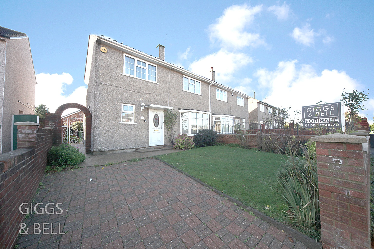 3 bed semi-detached house for sale in Brunel Road, Luton - Property Image 1