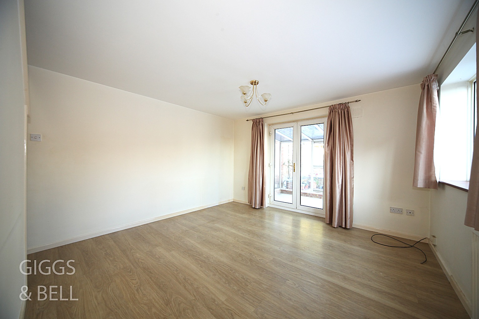 2 bed semi-detached house for sale in Linbridge Way, Luton 5