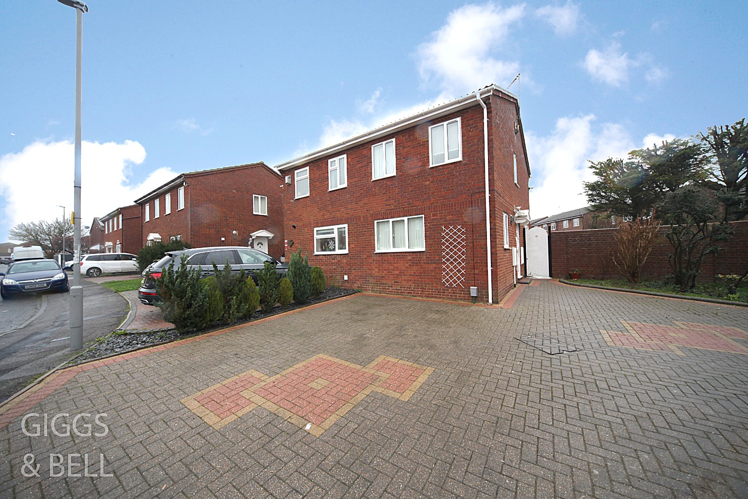 2 bed semi-detached house for sale in Linbridge Way, Luton  - Property Image 1