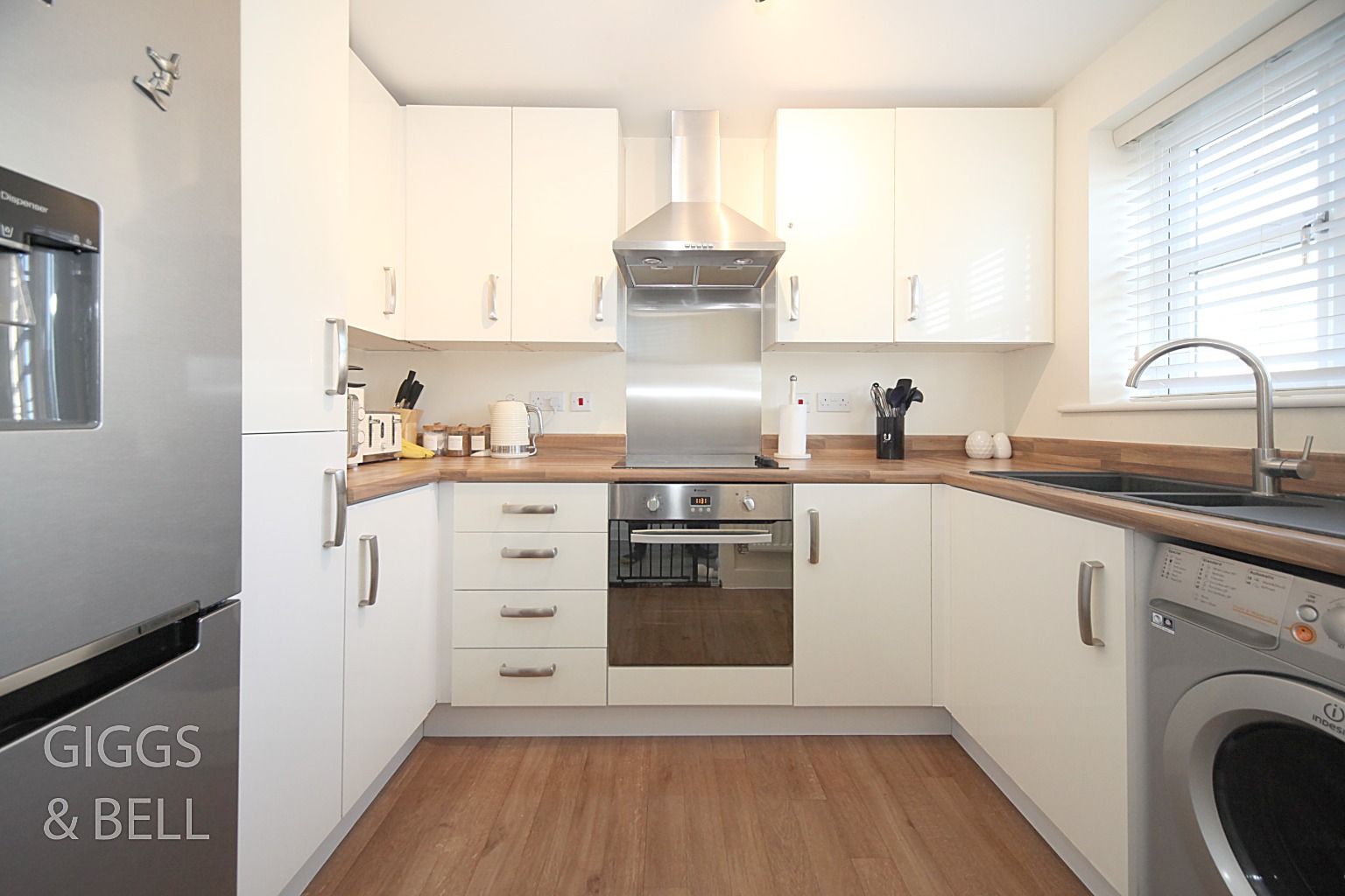 2 bed semi-detached house for sale in Wilson Close, Hitchin  - Property Image 5