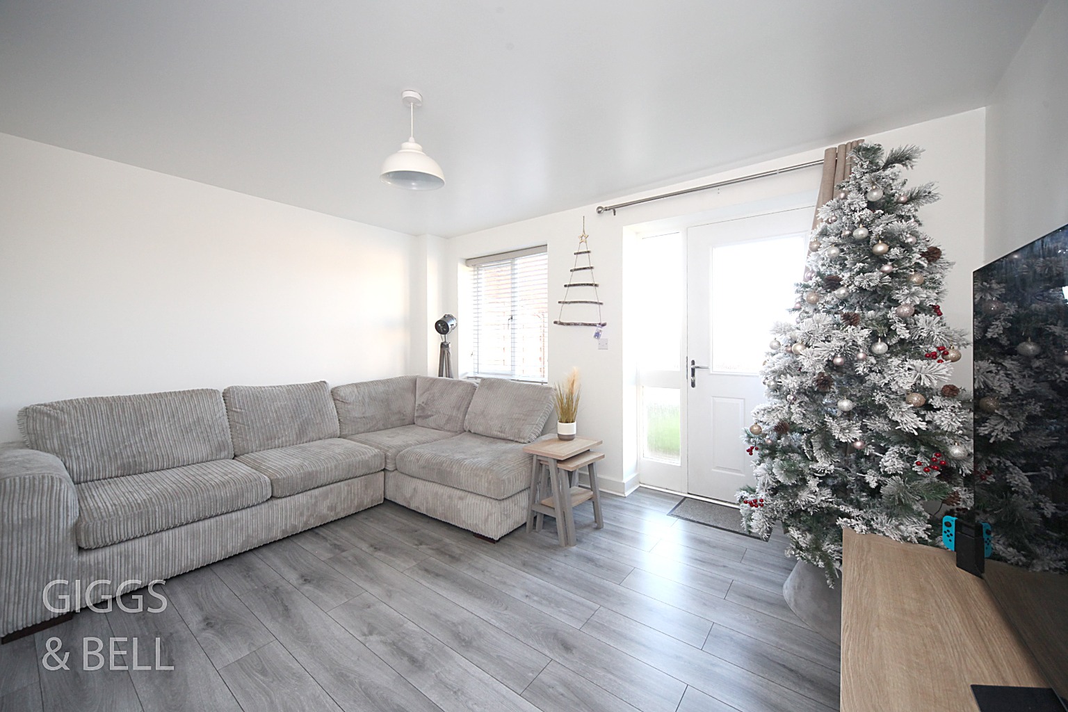 2 bed semi-detached house for sale in Wilson Close, Hitchin 3