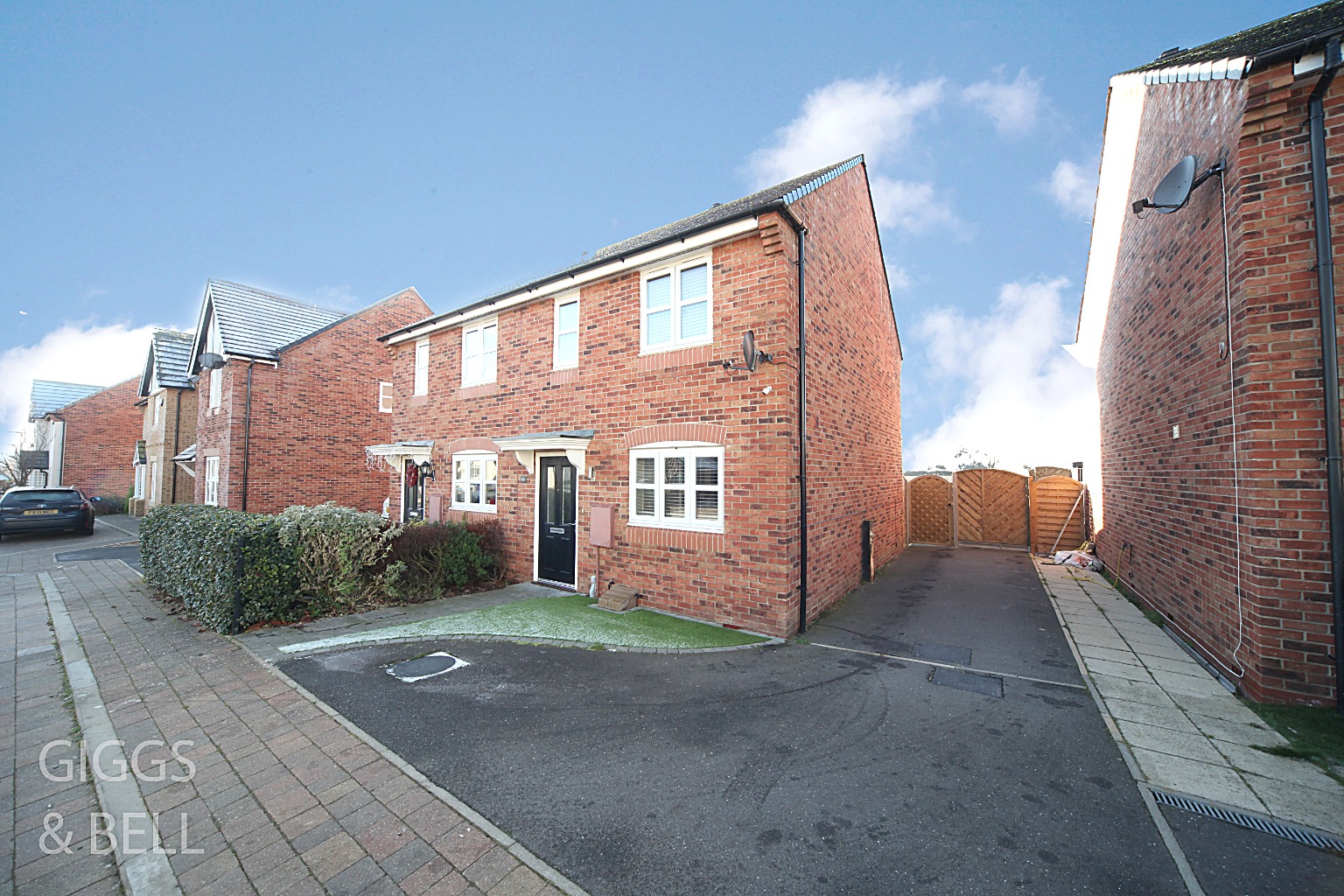 2 bed semi-detached house for sale in Wilson Close, Hitchin  - Property Image 1