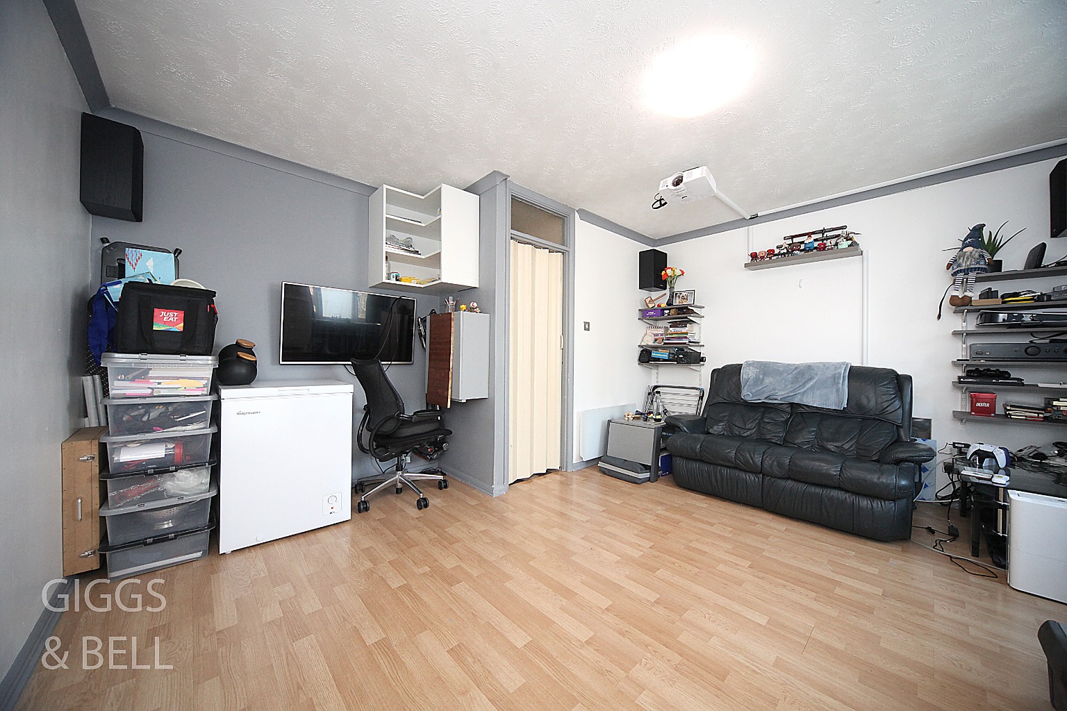 1 bed flat for sale in Mistletoe Hill, Luton  - Property Image 4