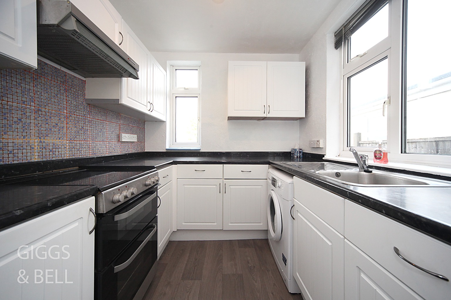 3 bed semi-detached house for sale in Rutland Crescent, Luton  - Property Image 9