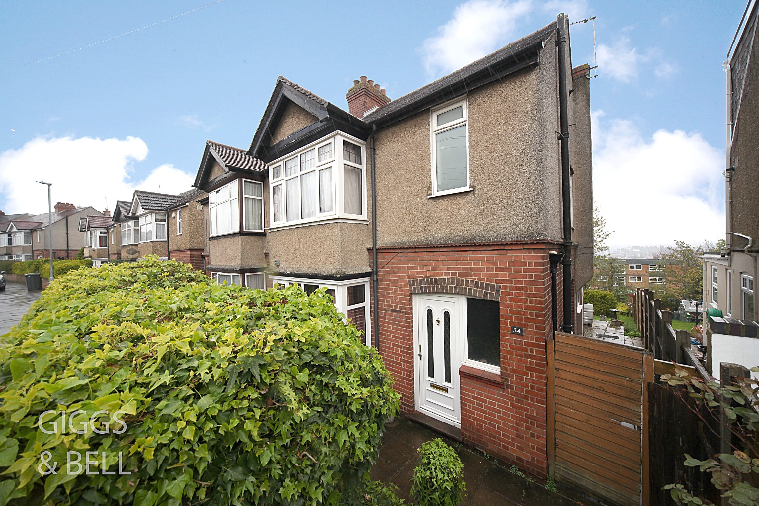 3 bed semi-detached house for sale in Rutland Crescent, Luton - Property Image 1