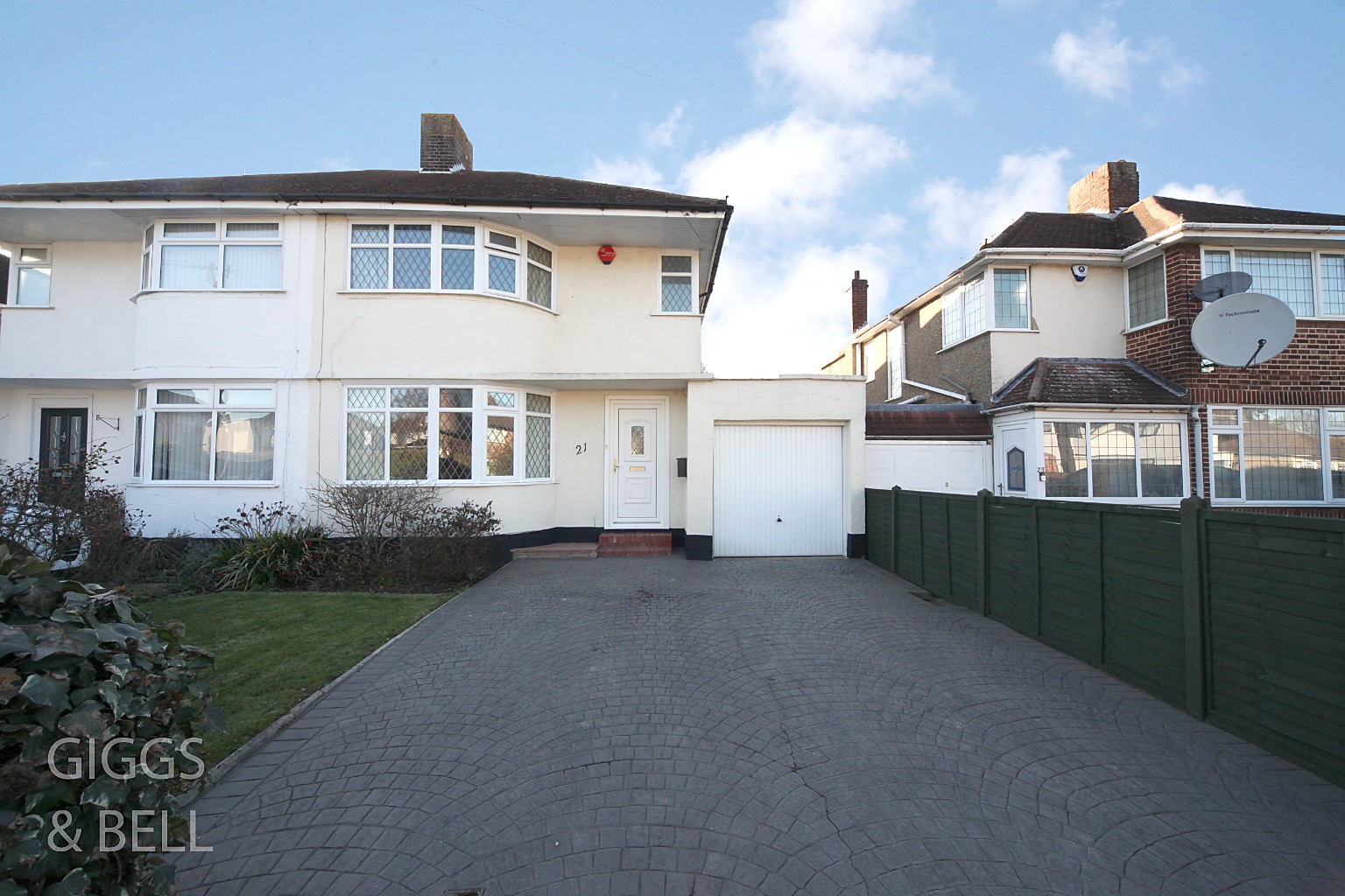 3 bed semi-detached house for sale in Felstead Way, Luton 2