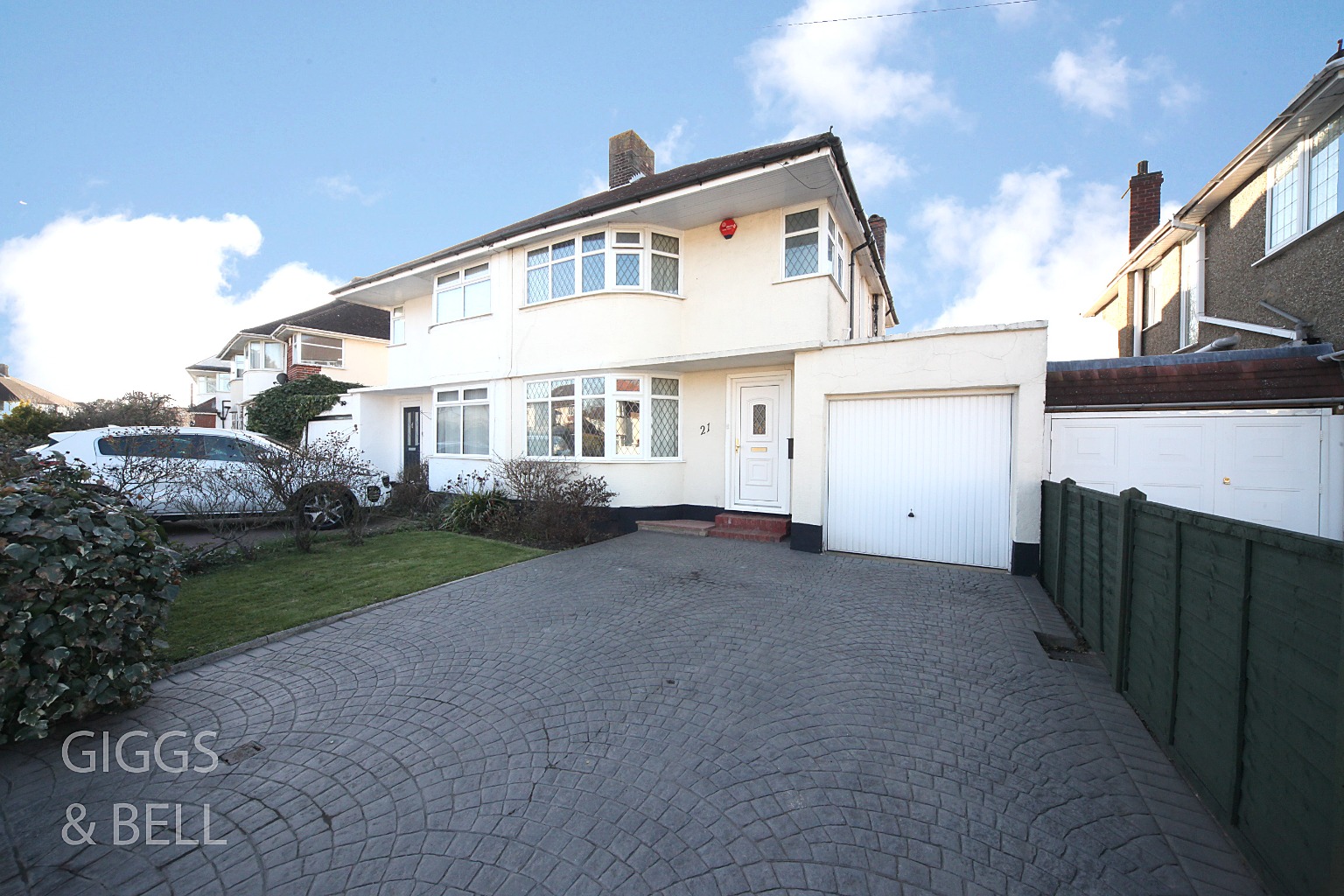 3 bed semi-detached house for sale in Felstead Way, Luton - Property Image 1