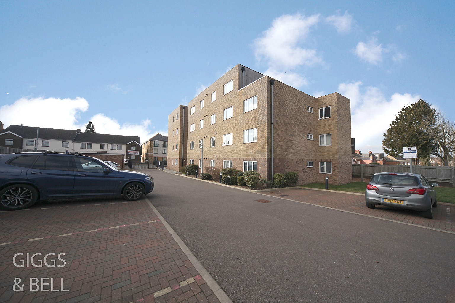 1 bed flat for sale in Marsh Road, Luton  - Property Image 1