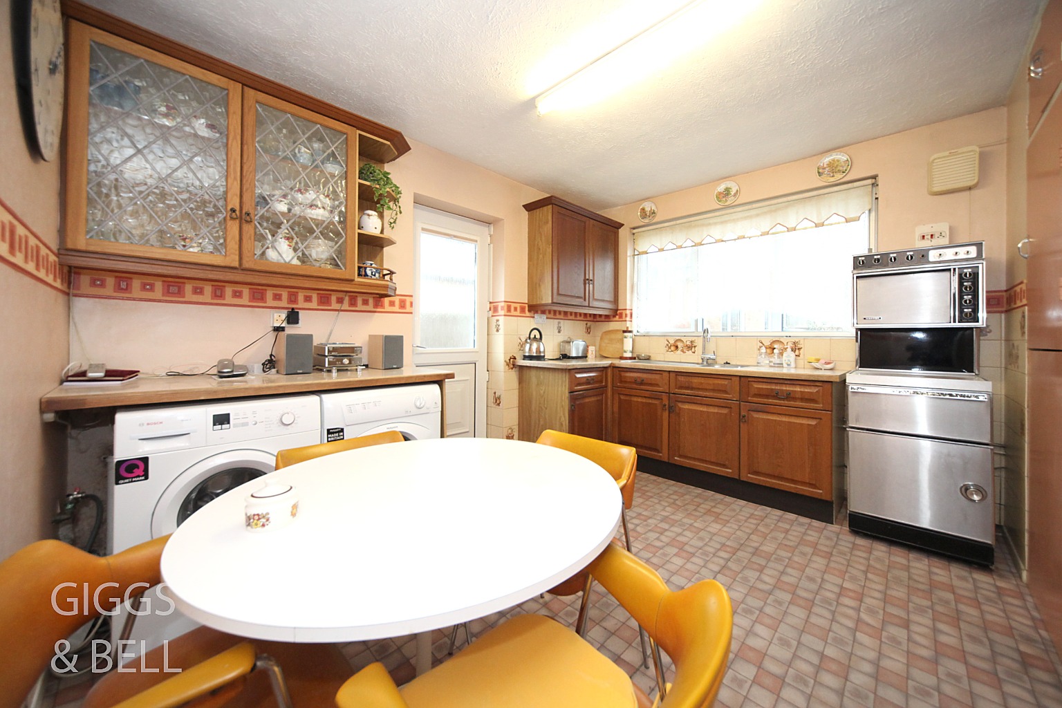 2 bed detached bungalow for sale in Eldon Road, Luton  - Property Image 3