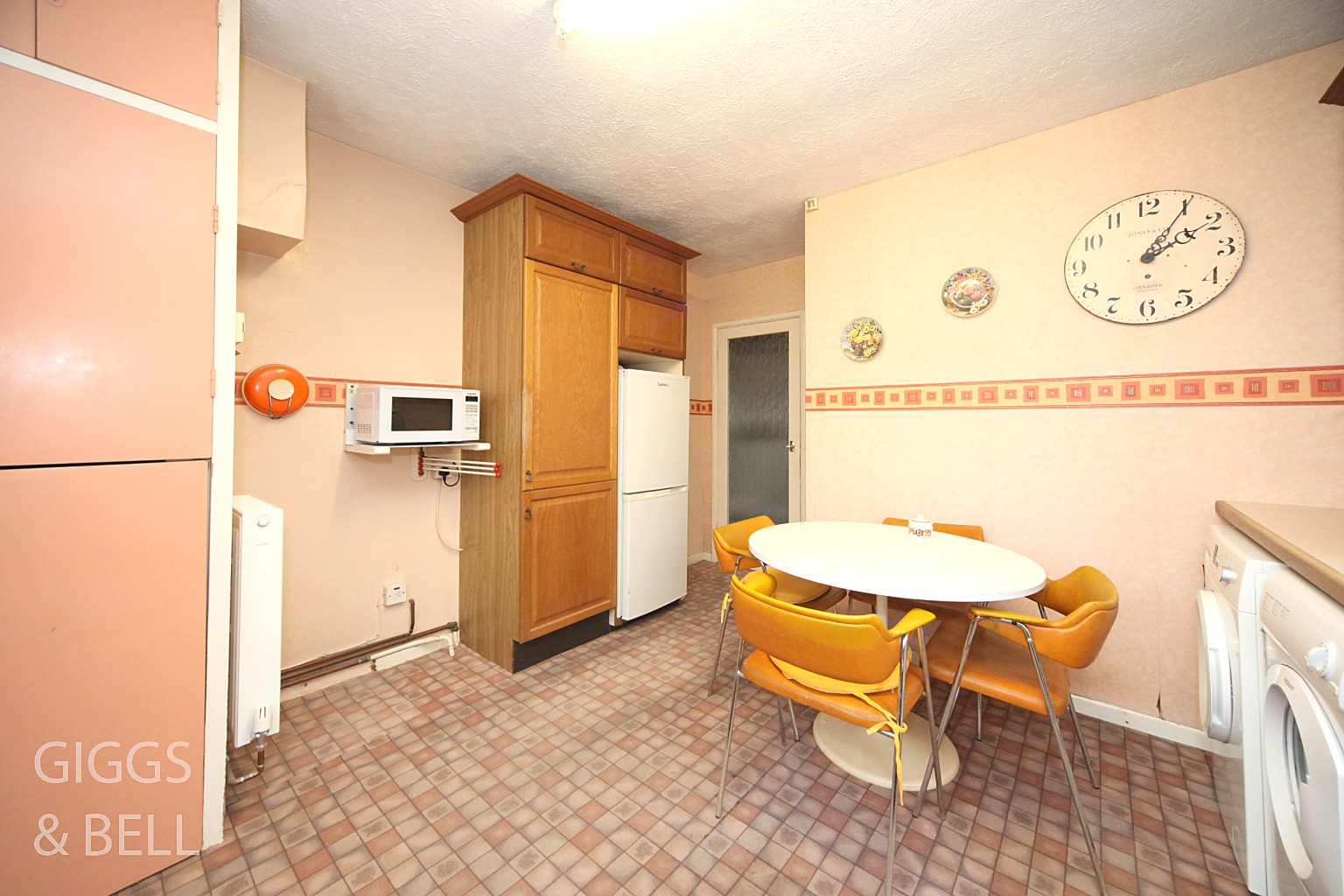 2 bed detached bungalow for sale in Eldon Road, Luton 3