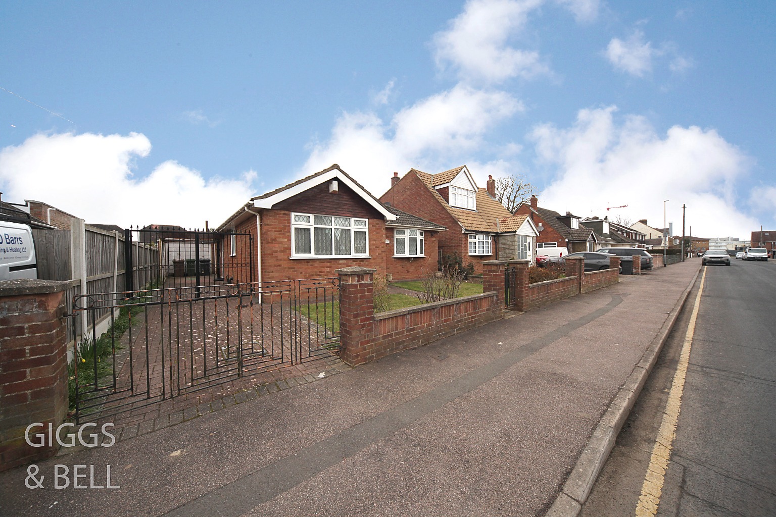 2 bed detached bungalow for sale in Eldon Road, Luton, LU4 