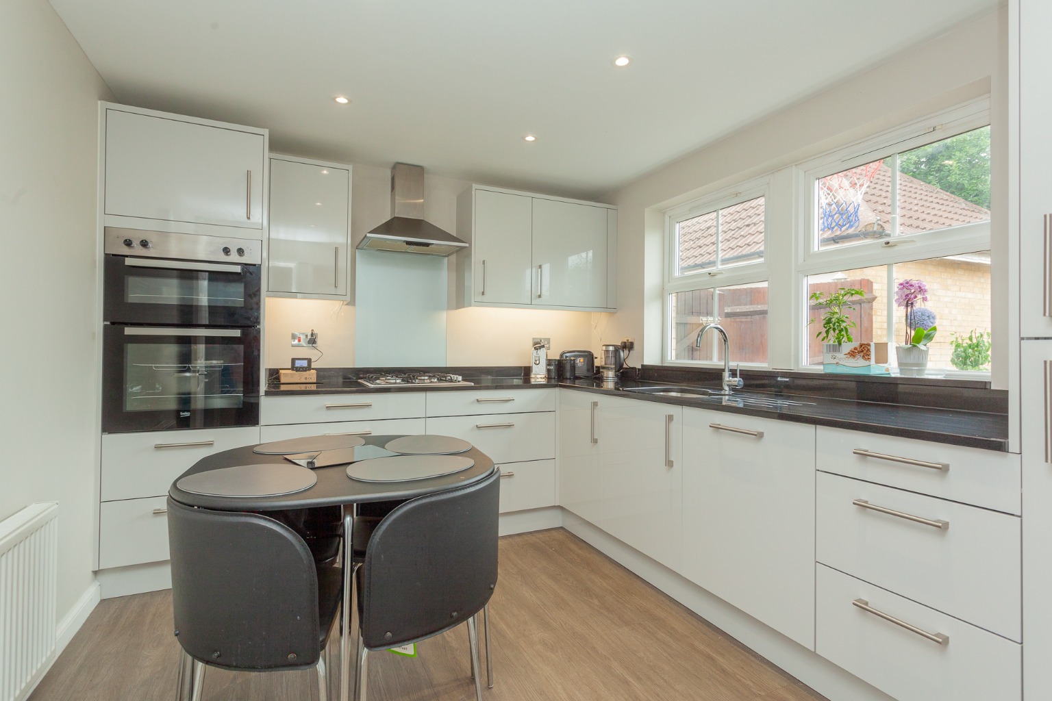 4 bed detached house for sale in Elvington Gardens, Luton  - Property Image 3