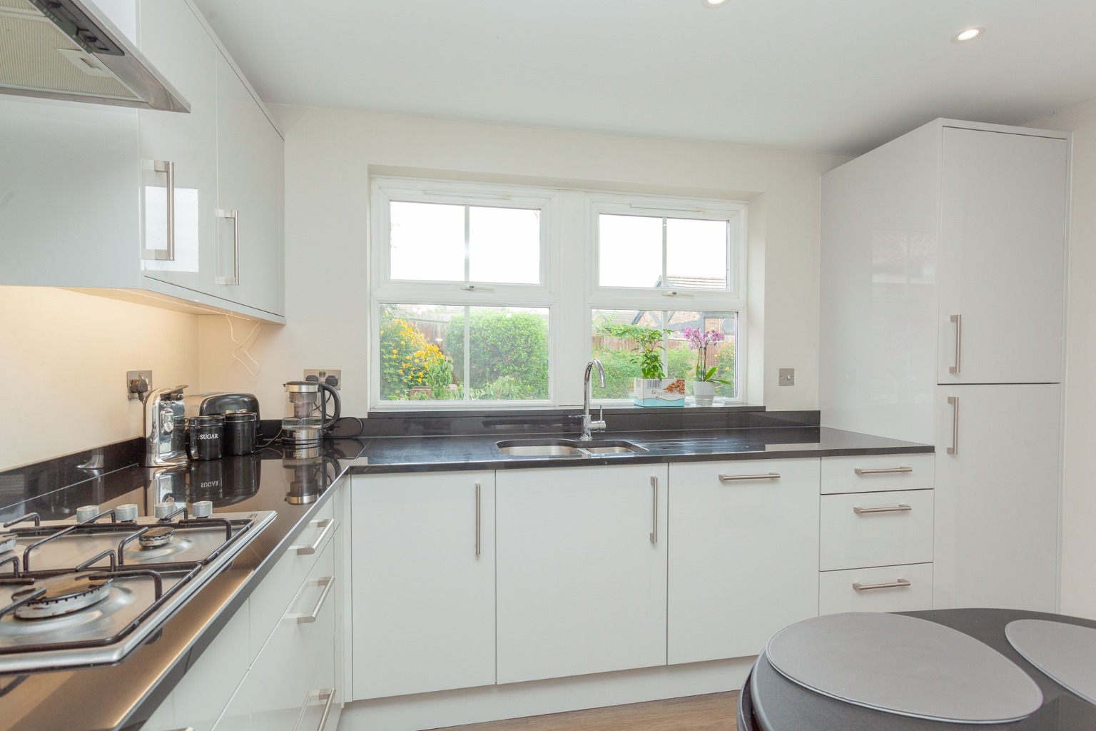 4 bed detached house for sale in Elvington Gardens, Luton 3