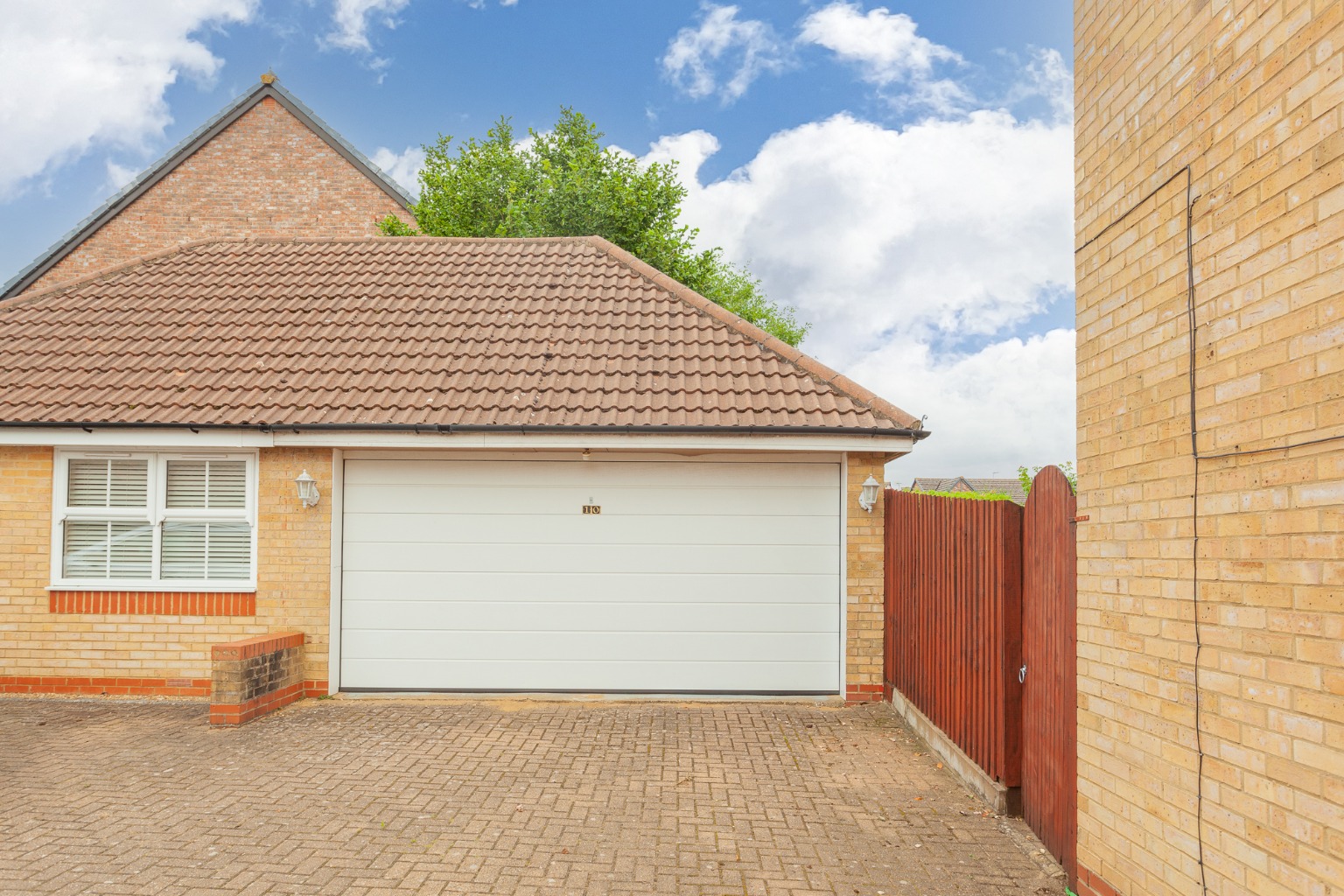 4 bed detached house for sale in Elvington Gardens, Luton 21