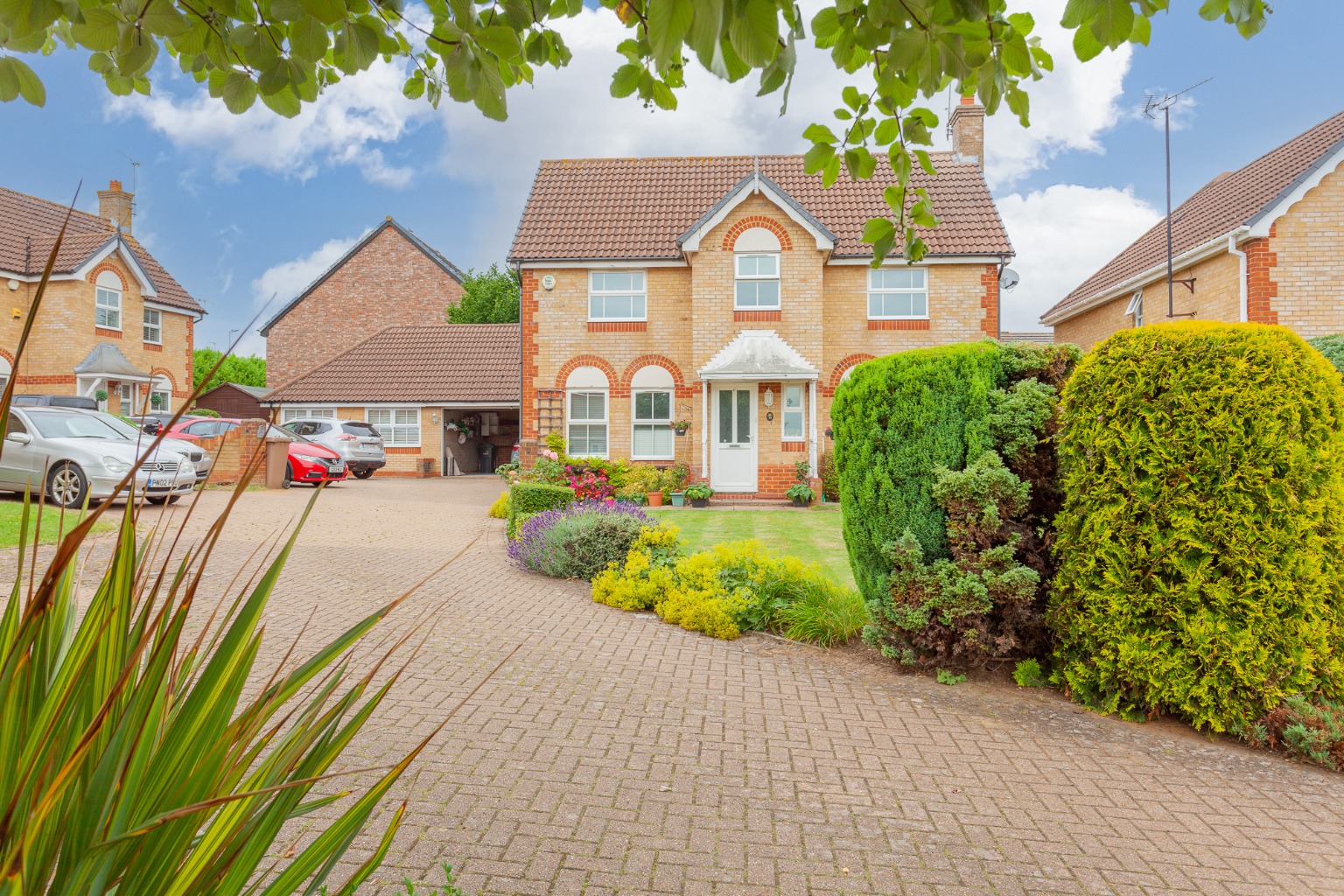 4 bed detached house for sale in Elvington Gardens, Luton  - Property Image 26