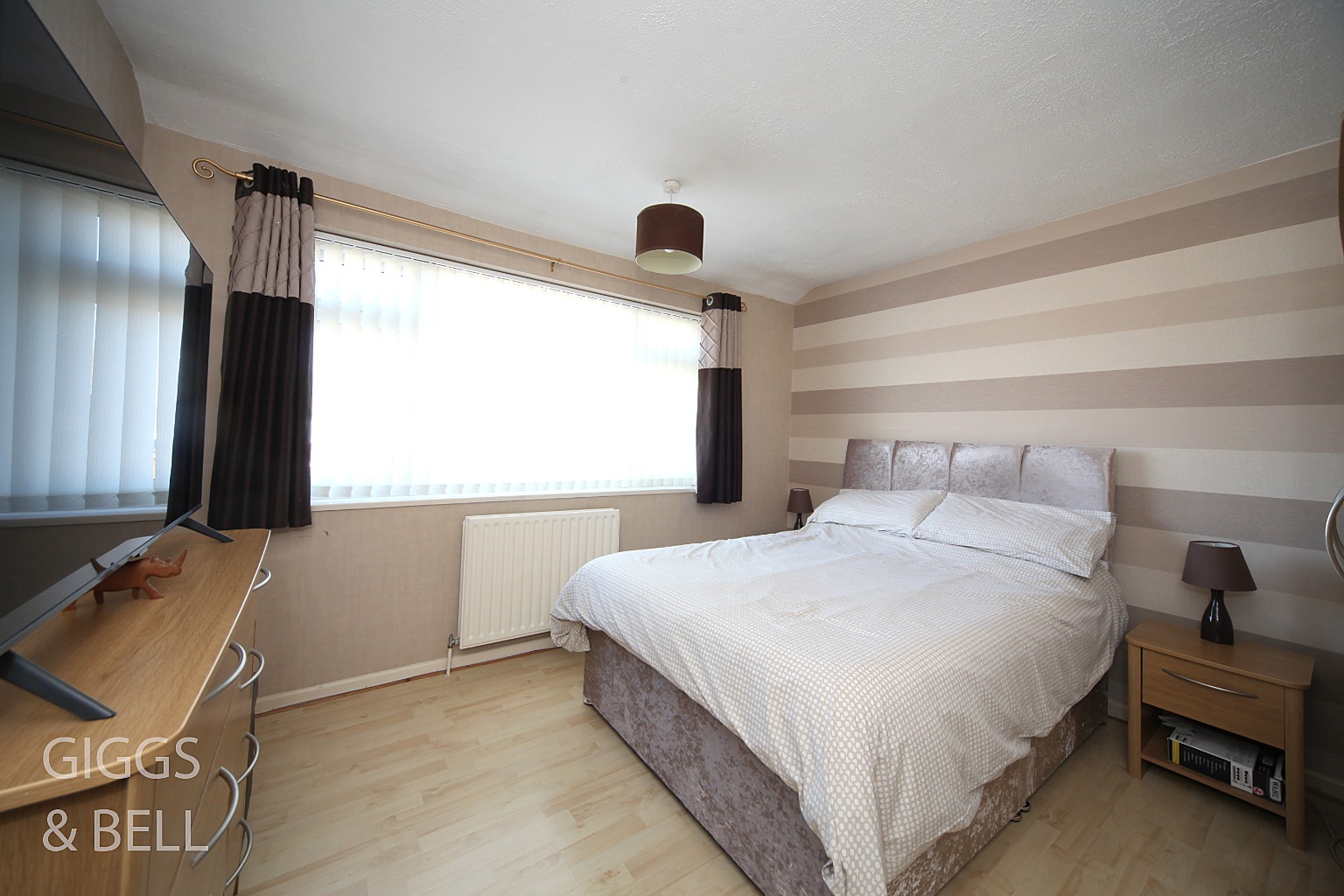 4 bed semi-detached house for sale in Kinross Crescent, Luton 9