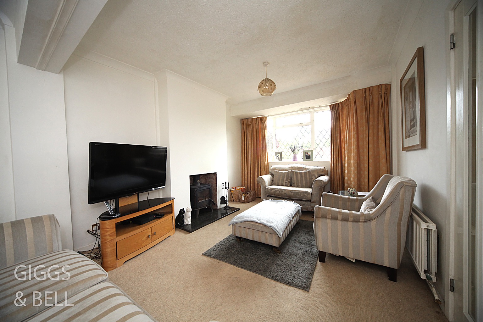 3 bed bungalow for sale in Ryecroft Way, Luton 3