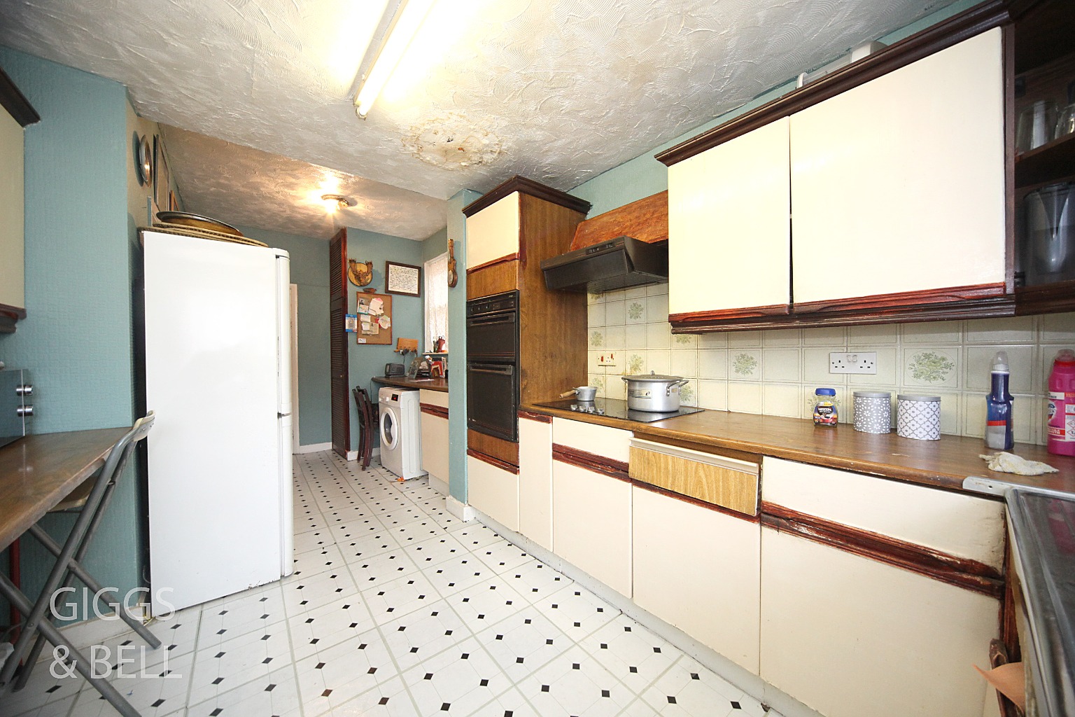 3 bed semi-detached house for sale in Oakley Road, Luton 2