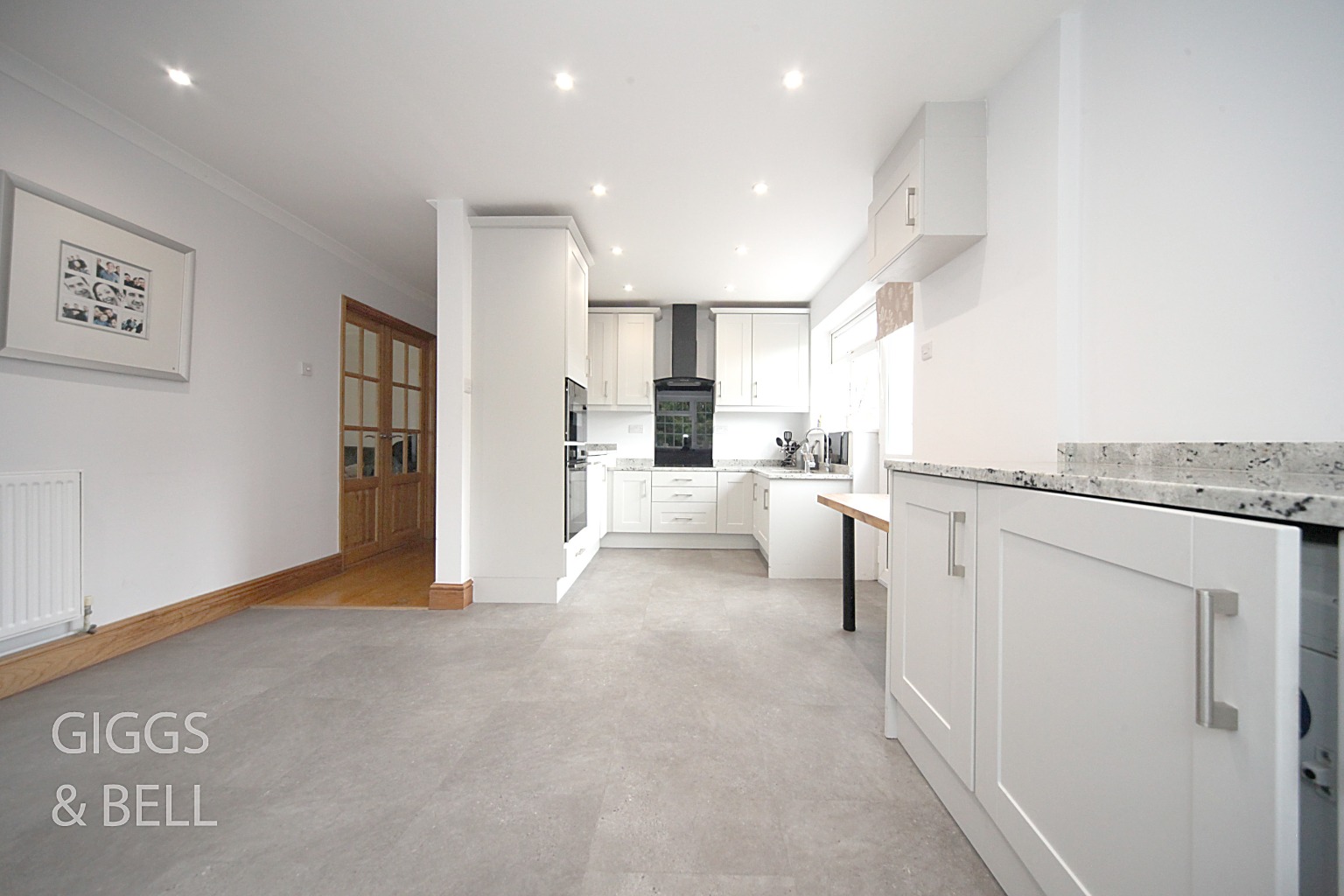 3 bed detached bungalow for sale in Sedbury Close, Luton 9