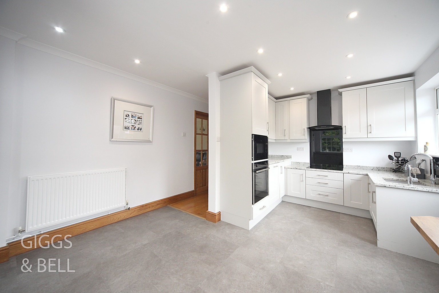 3 bed detached bungalow for sale in Sedbury Close, Luton 10