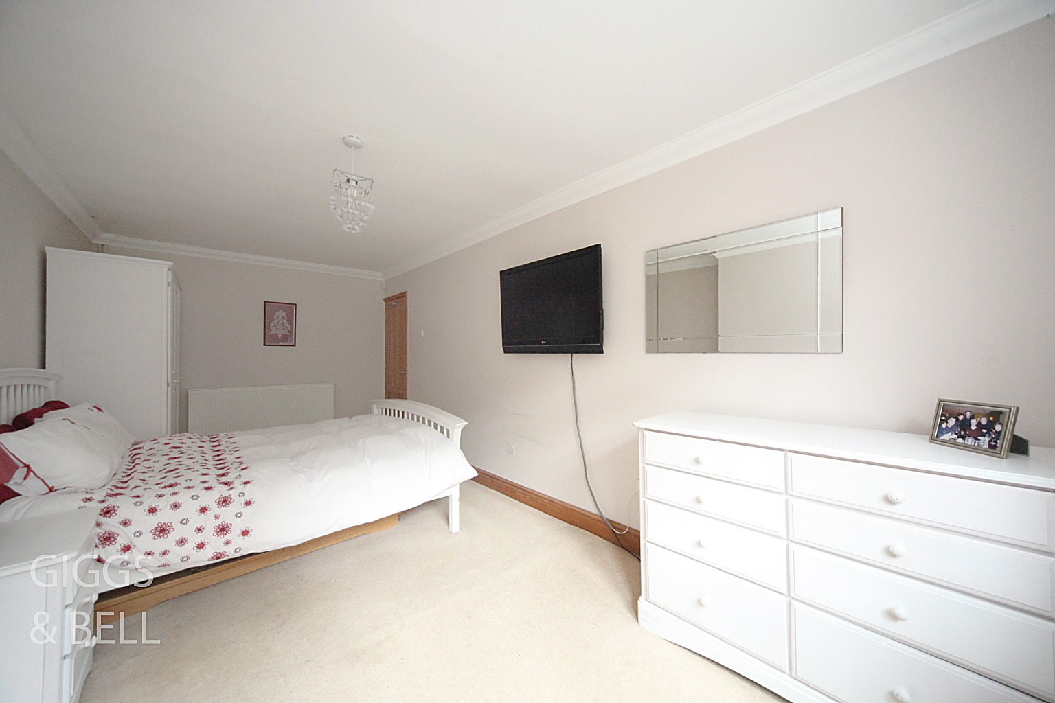 3 bed detached bungalow for sale in Sedbury Close, Luton  - Property Image 14