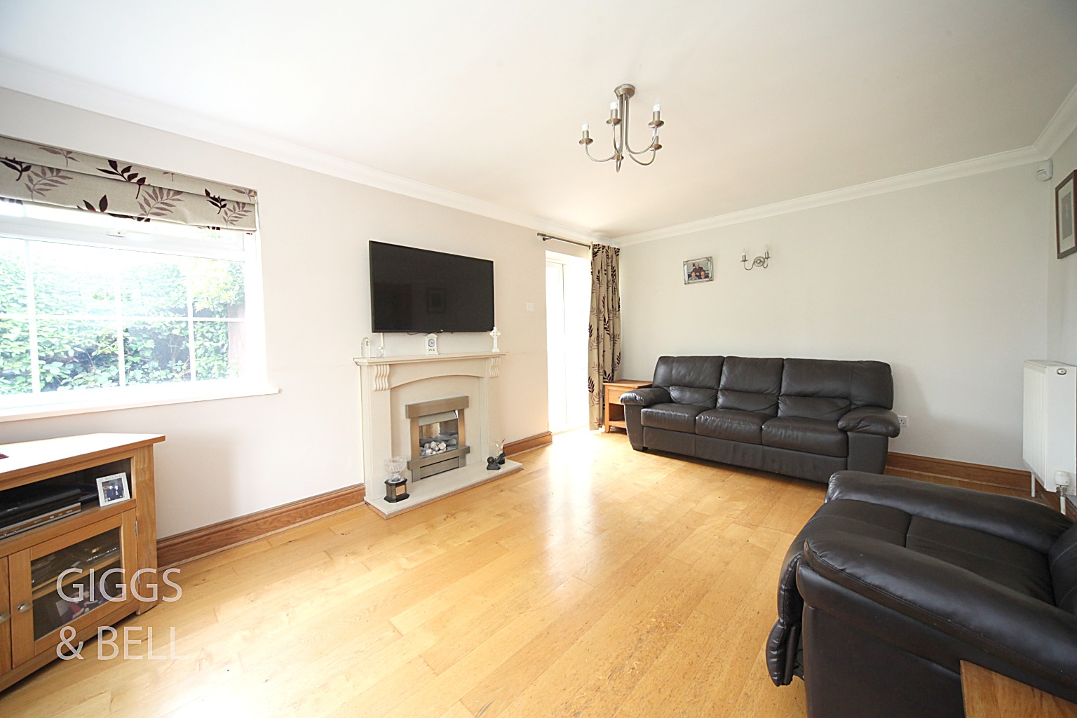 3 bed detached bungalow for sale in Sedbury Close, Luton 5