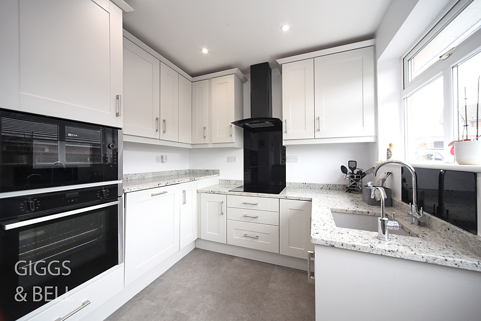 3 bed detached bungalow for sale in Sedbury Close, Luton 8