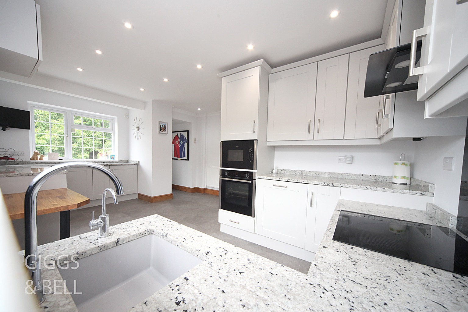 3 bed detached bungalow for sale in Sedbury Close, Luton 6