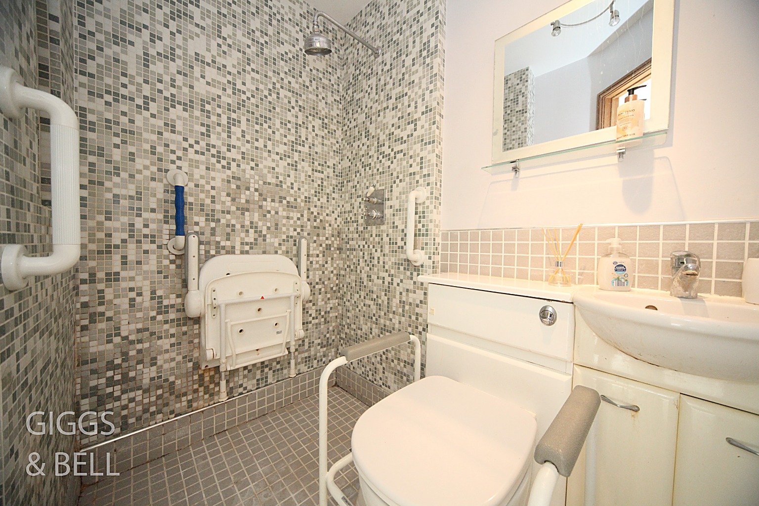 3 bed detached bungalow for sale in Sedbury Close, Luton  - Property Image 18