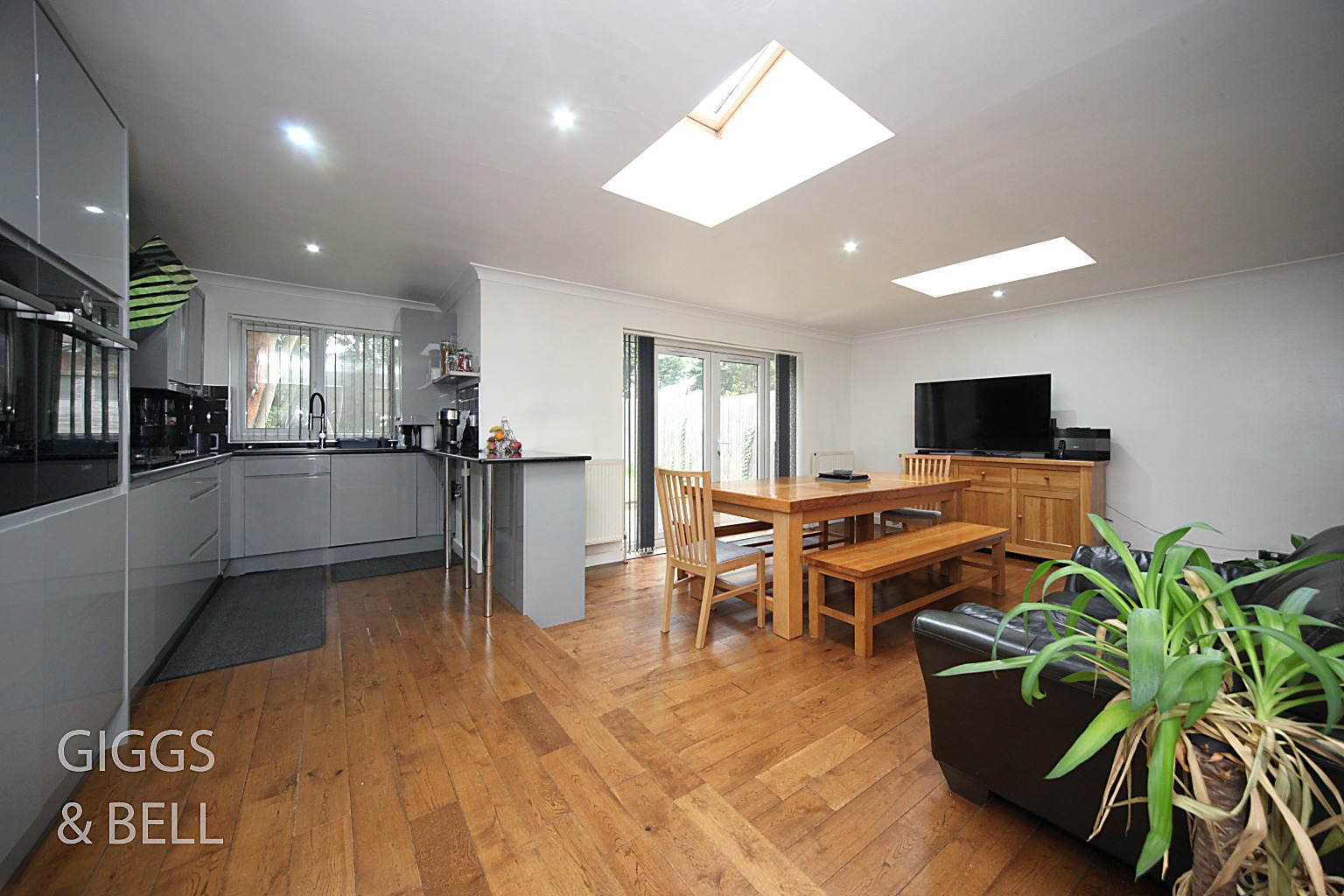 3 bed semi-detached house for sale in Oakley Road, Luton 6