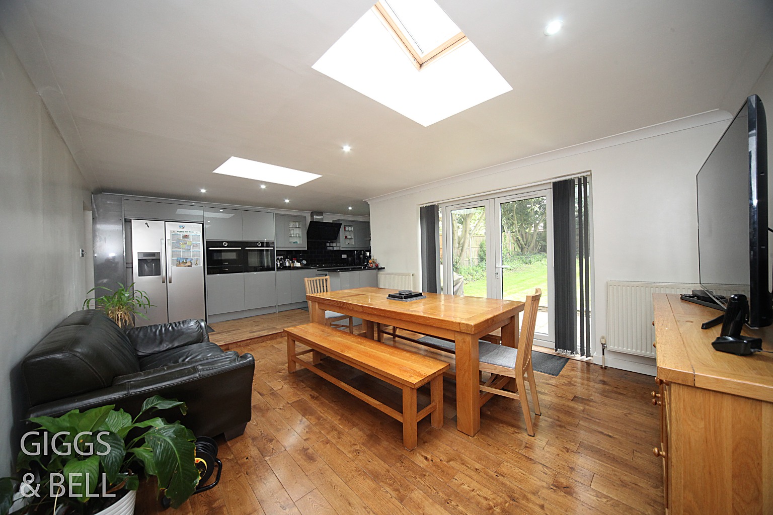 3 bed semi-detached house for sale in Oakley Road, Luton 4