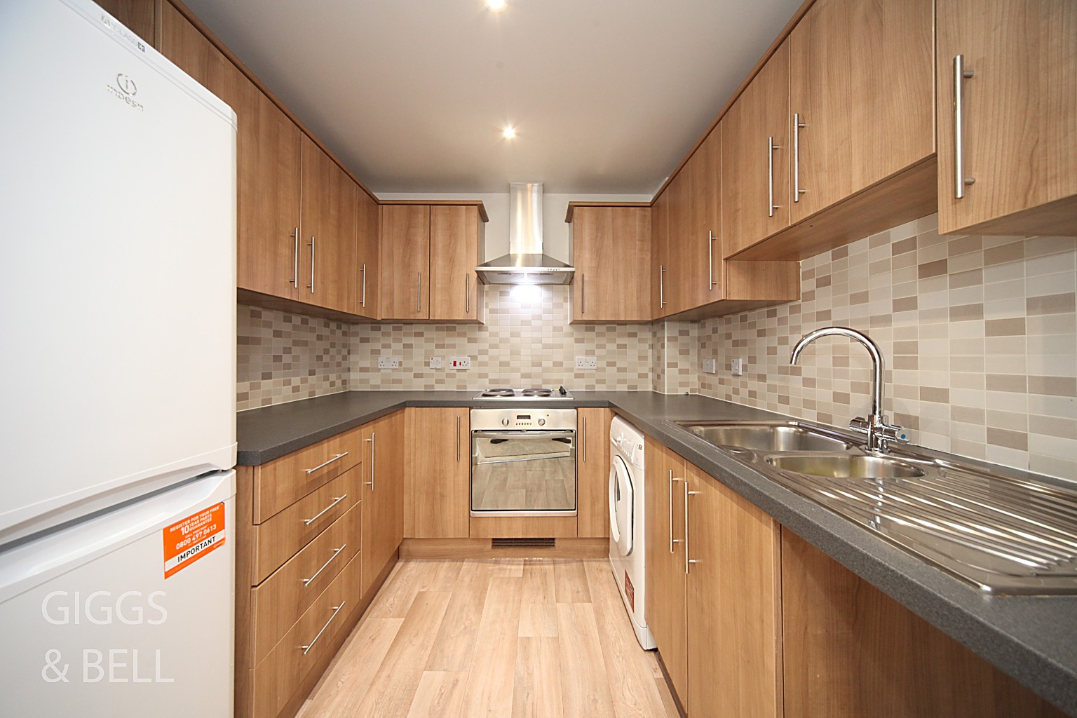 2 bed ground floor flat for sale in Holly Street, Luton 5