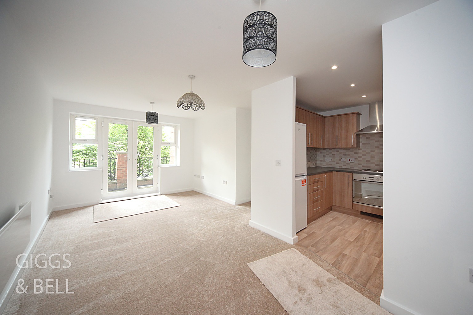 2 bed ground floor flat for sale in Holly Street, Luton 3