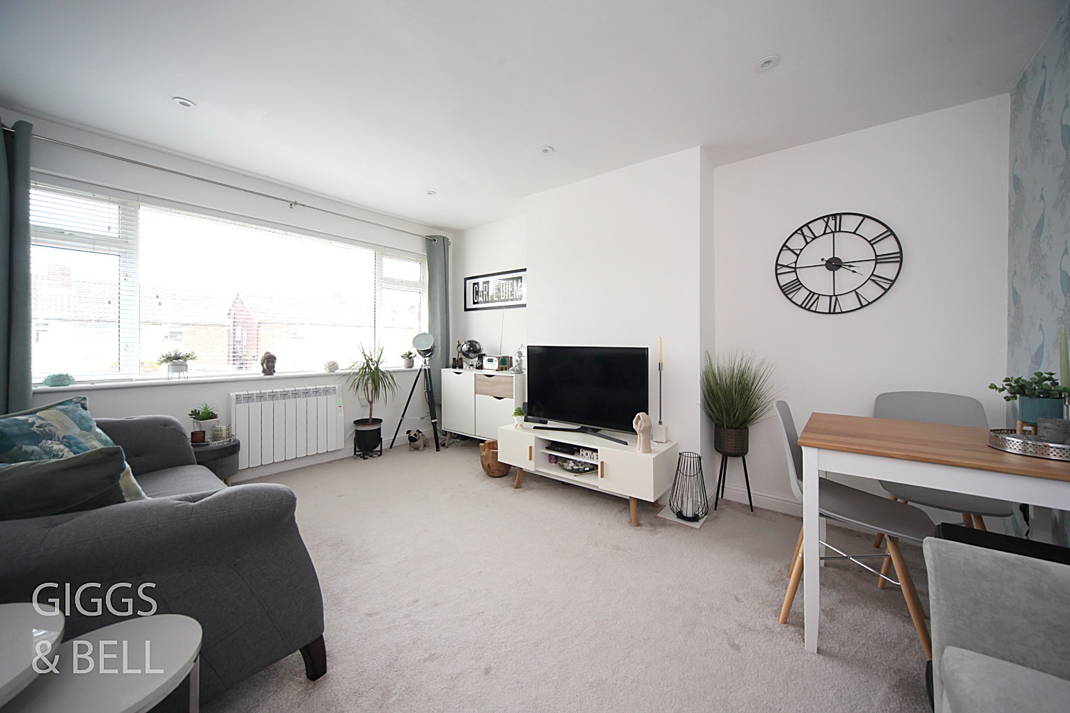 2 bed maisonette for sale in Birchen Grove, Luton  - Property Image 2