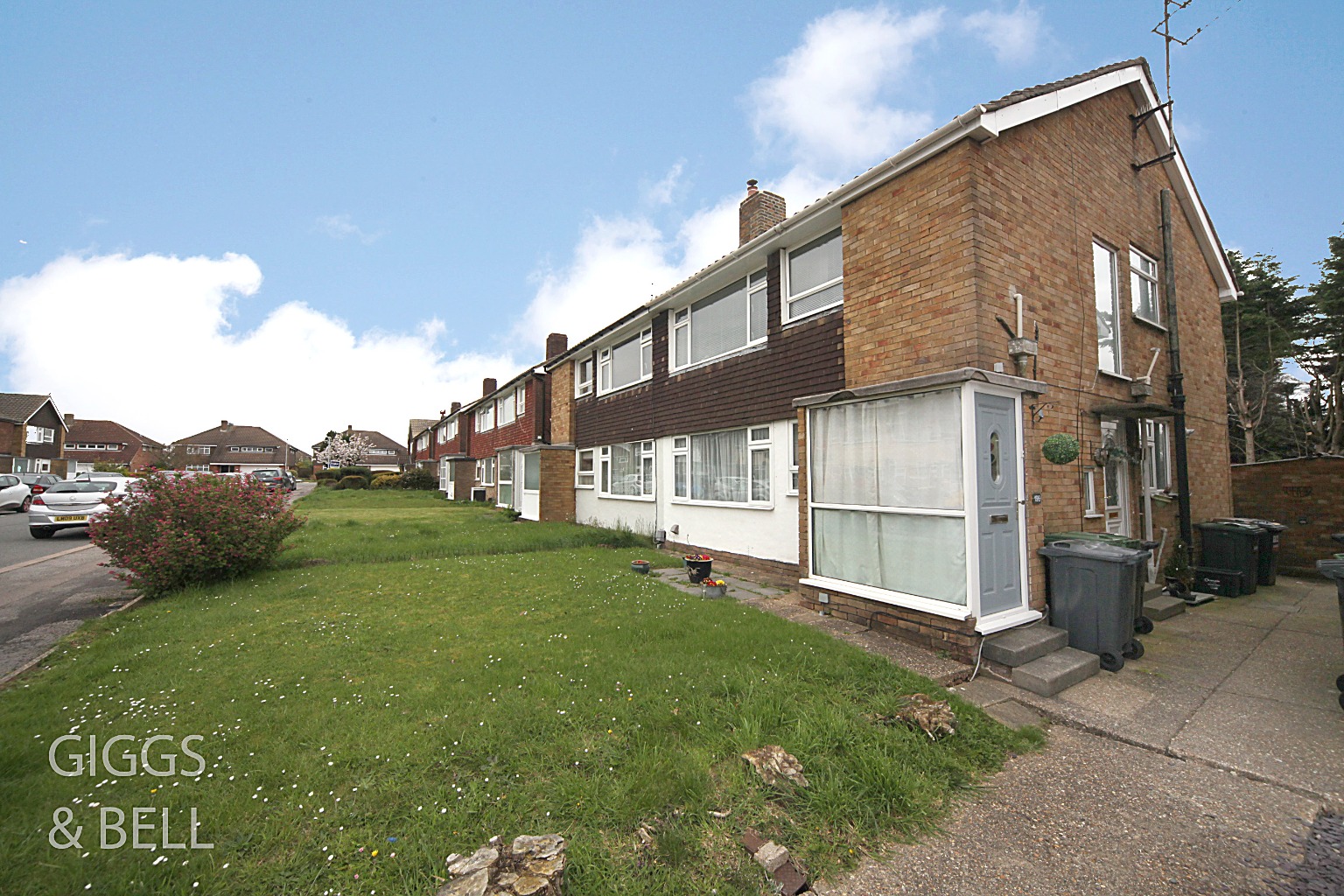 2 bed maisonette for sale in Birchen Grove, Luton  - Property Image 1