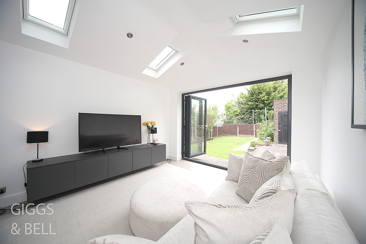 4 bed detached house for sale in Stockingstone Road 7