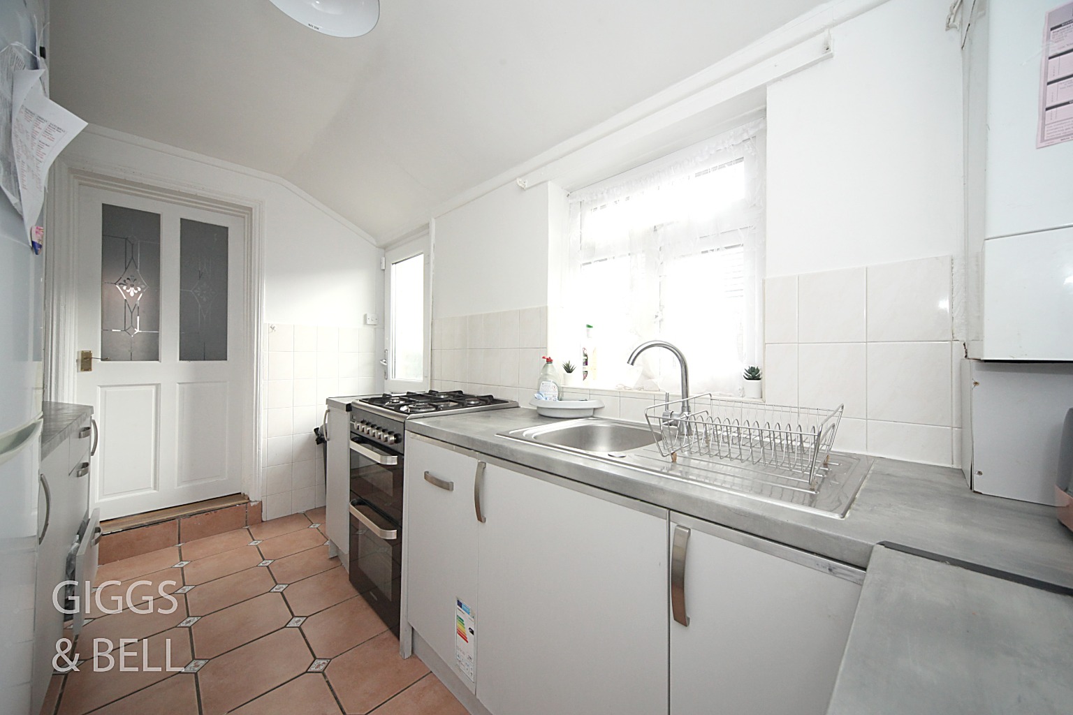2 bed terraced house for sale in Dane Road, Bedfordshire 4