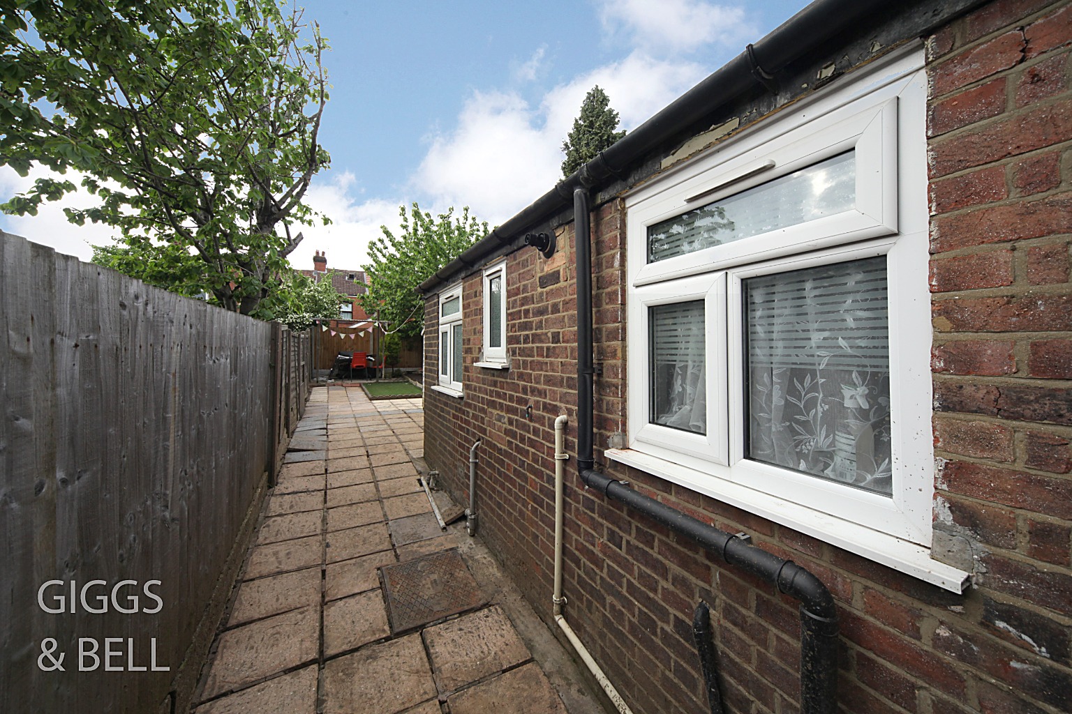 2 bed terraced house for sale in Dane Road, Bedfordshire  - Property Image 12