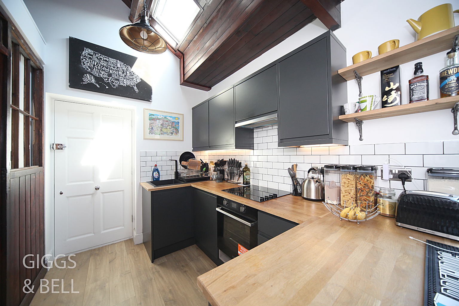 1 bed flat for sale, Luton  - Property Image 4