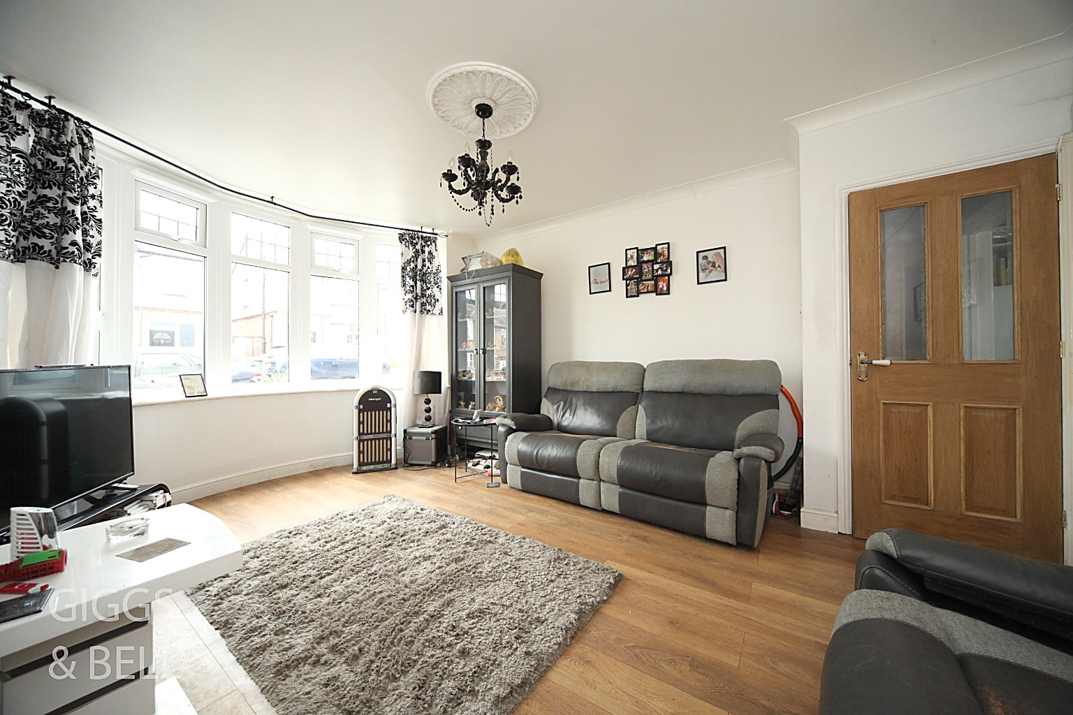 4 bed semi-detached house for sale in Alton Road, Luton 2