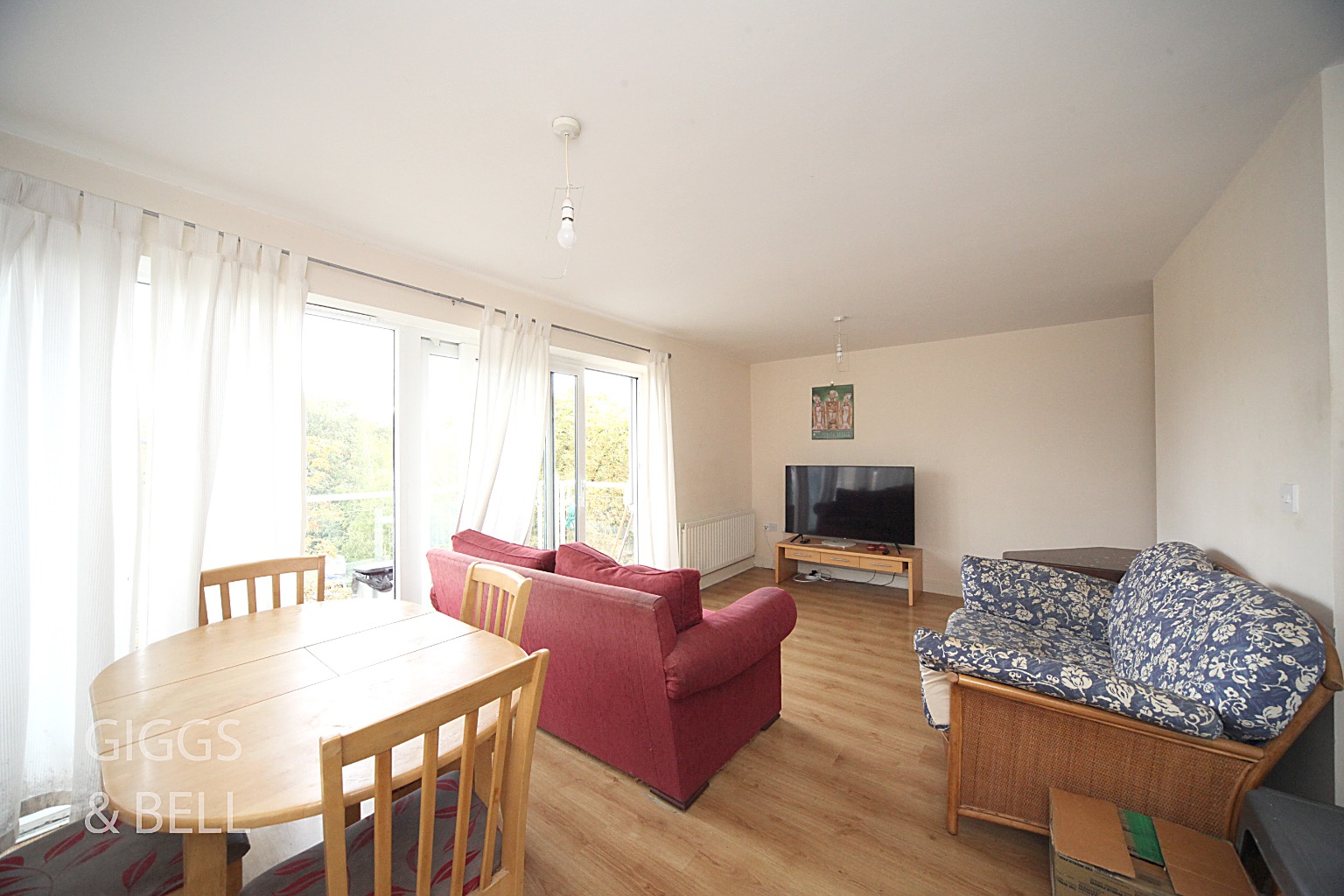 2 bed flat for sale in Primrose Close, Luton 2